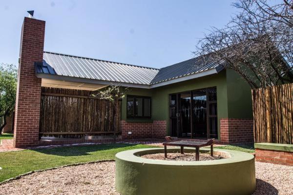 Chameleon Bush Lodge Hammanskraal Exterior photo